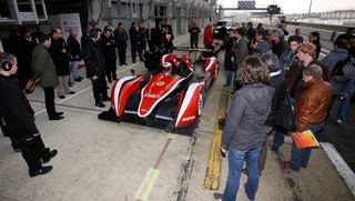 Illustration for article titled Corvette-Engined Formula Le Mans LMP2 Racer Makes Angry Noises